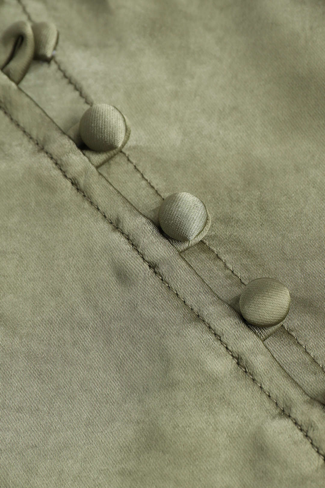 Satijne Split Rok met Knoopdetails