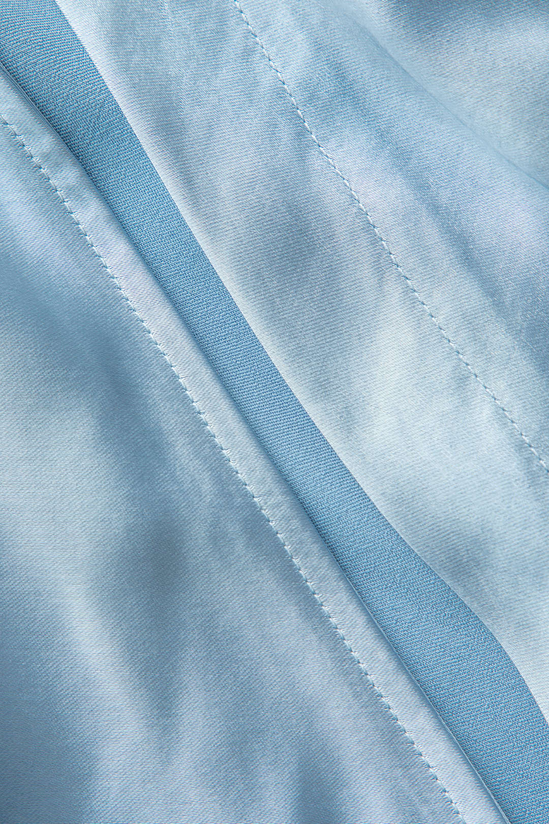 Satijne Split Rok met Knoopdetails